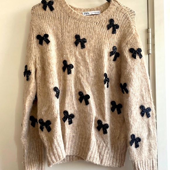 Sweaters - Zara jumper with beaded bows! Sparkly size medium
